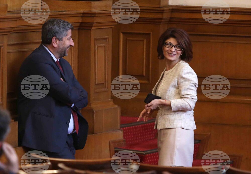 Парламент - отложено заседание