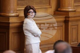 Парламент - отложено заседание