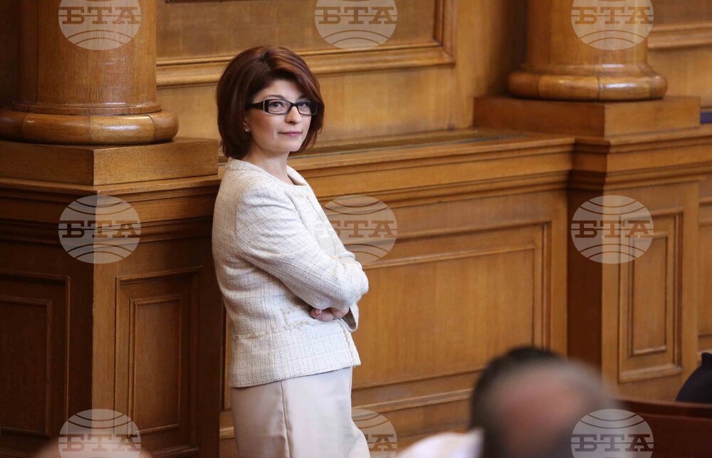 Парламент - отложено заседание