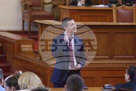 Парламент - отложено заседание