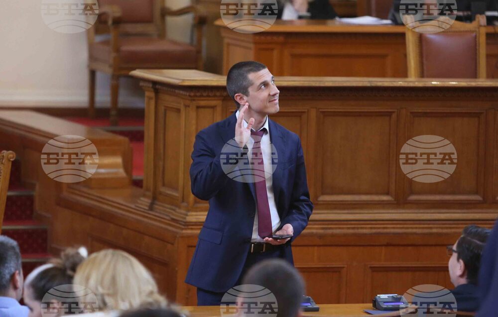 Парламент - отложено заседание