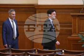 Парламент - отложено заседание