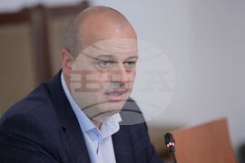 Парламент - комисия по туризъм