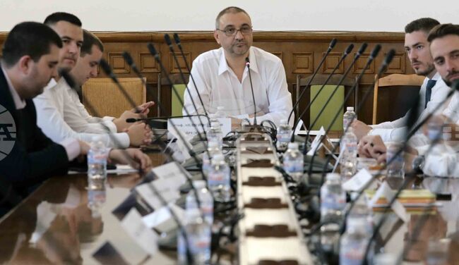 Парламент - Комисия по правата на човека, вероизповеданията и жалбите на гражданите