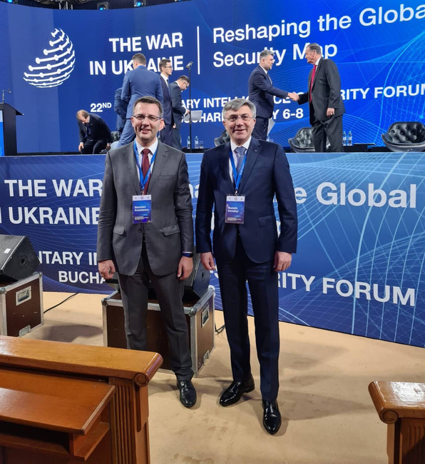 На форума за глобалната сигурност в Букурещ! Мустафа Карадайъ се срещна с ген. Джеймс Джоунс и Робърт Питънджър