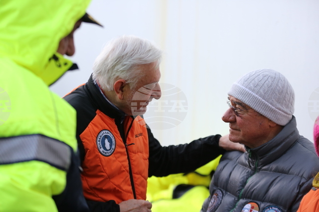 First Group of Spanish Scientists, Logisticians Leaves RSV 421, Heads to Juan Carlos I Spanish Antarctic Base