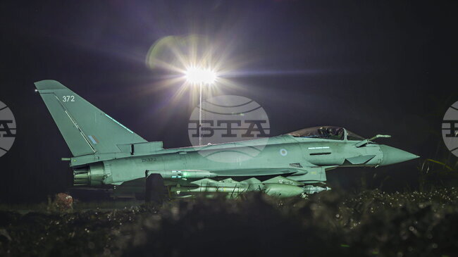 Новата радарна система на Великобритания ще държи самолетите ни пред тези на противниците, заяви военният министър Хийли