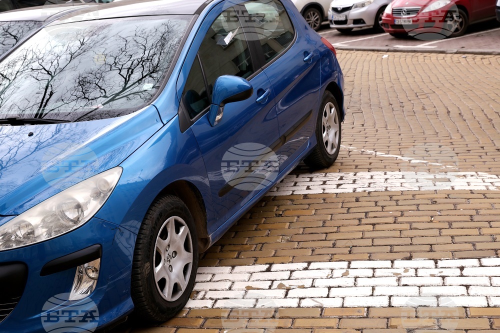 Паркингът до храма "Св. Александър Невски" да бъде изцяло пешеходно пространство, а не синя зона, настояват от "Спаси София"