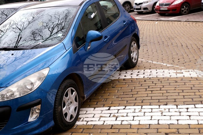 Паркингът до храма "Св. Александър Невски" да бъде изцяло пешеходно пространство, а не синя зона, настояват от "Спаси София"