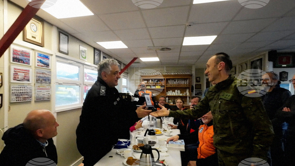 Национална антарктическа експедиция - испански учени и логистици - база - прибиране