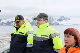 Антарктида - възпоменателна церемония - самолетна катастрофа