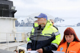 Антарктида - възпоменателна церемония - самолетна катастрофа