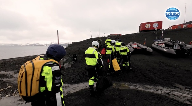 Научноизследователският кораб „Св. св. Кирил и Методий“ подпомогна испанските антарктически бази на о. Ливингстън и о. Дисепшън