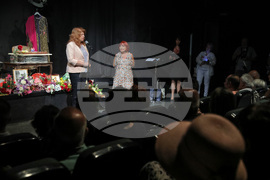 Илияна Йотова -  Юлия Пискулийска - почетен плакет