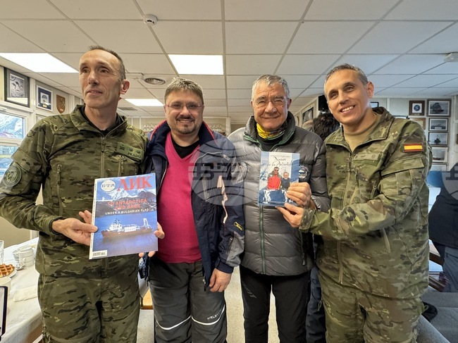 RSV 421 Aids Spanish Antarctic Bases