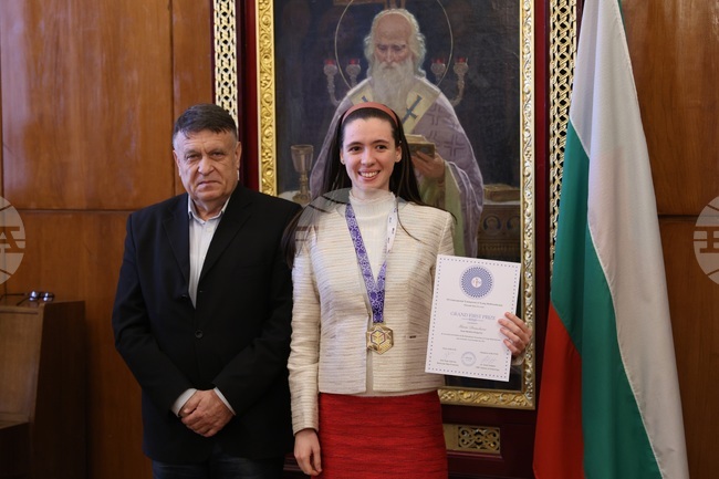 Sofia University Freshman Becomes Lead Author of AI Global Forum