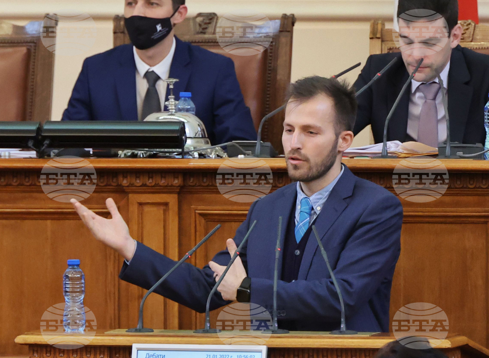 "Гнилите плодове" са трите хиляди дупки по пътищата на Борисов и "калинките", отговориха от "Продължаваме Промяната" на декларацията на ГЕРБ-СДС