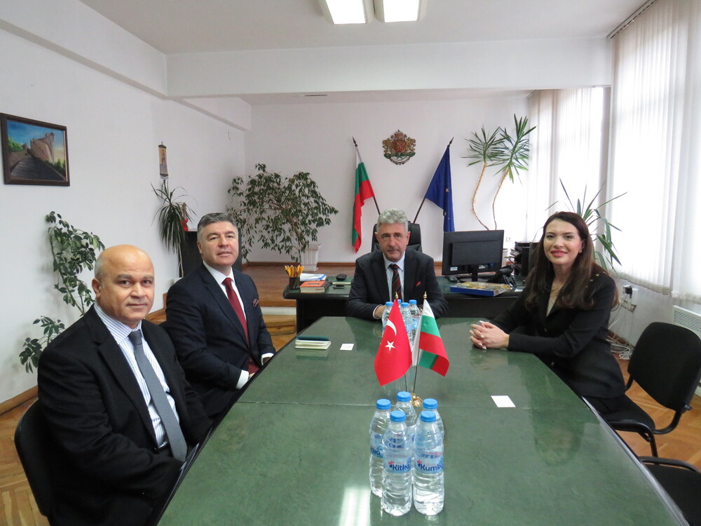 ОА Шумен: Областният управител проф. Добромир Добрев се срещна с Генералния консул на Република Турция в Бургас Толга Оркун 