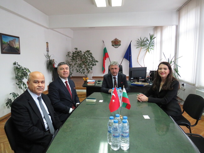 ОА Шумен: Областният управител проф. Добромир Добрев се срещна с Генералния консул на Република Турция в Бургас Толга Оркун 
