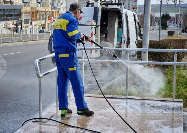  Бургас - автобусни спирки - почистване