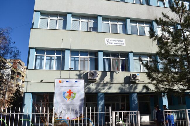 Община Ловеч: ОУ „Христо Никифоров“ спечели акредитация по „Еразъм +“ 