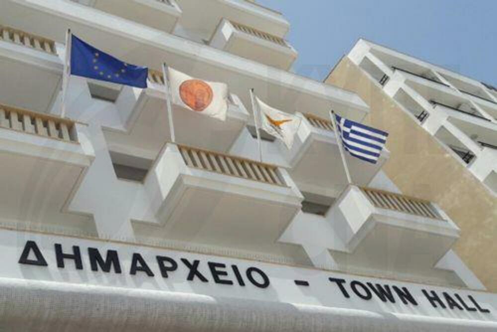 Bulgarian Ambassador to Cyprus Meets with Larnaca Mayor