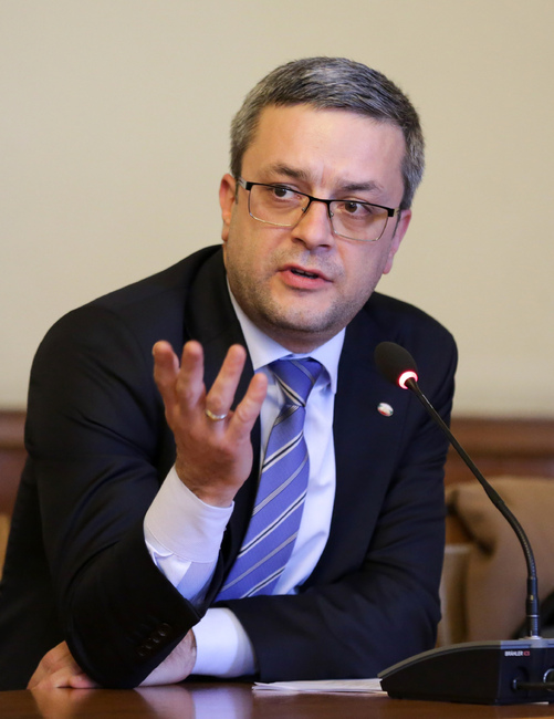 Левски е на всички, Левски не е нито на партиите, нито на отделните обществени групи, заяви Тома Биков