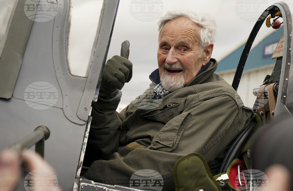На 102-годишна възраст пилот ветеран от Втората световна война се издигна в небето с благотворителна цел