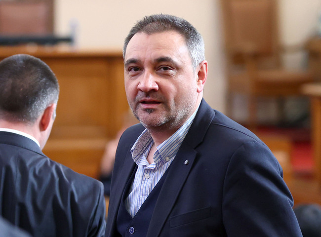 Здравните власти да положат усилия върху адекватното лечение при актуализиране на протоколите за терапия на COVID-19, призова Андрей Чорбанов