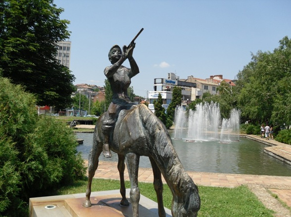 Община Плевен се самосезира по случай с откраднат елемент от скулптура при Водната каскада