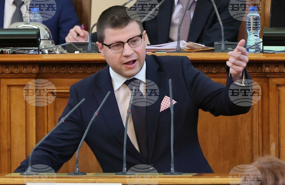 Депутатите от външната комисия разглеждат три проекторешения във връзка с възможността България да предостави военна помощ на Украйна