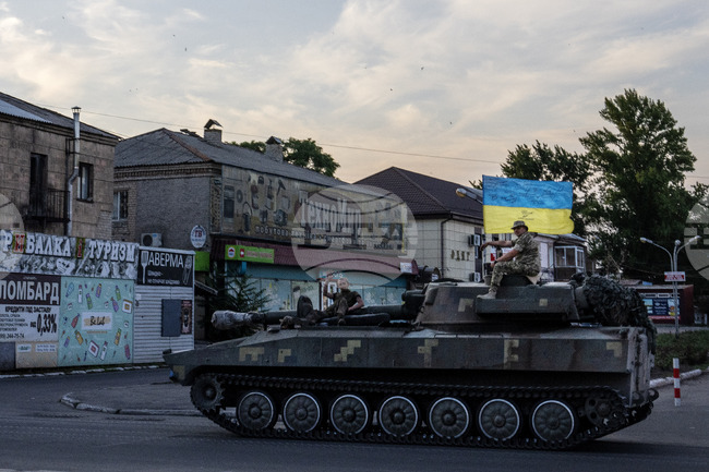 Володимир Зеленски посети град Покровск, където се водят едни от най-интензивните сражения с руската армия