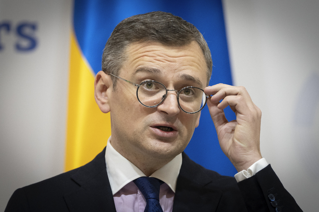 Кулеба е във Варшава, за да гарантира безпроблемното преминаване на военна помощ за Киев през полско-украинската граница