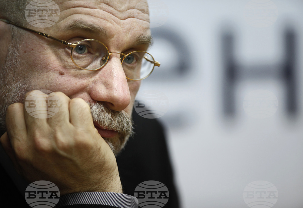 Писателят Борис Акунин е осъден задочно в Русия на 14 години лишаване от свобода