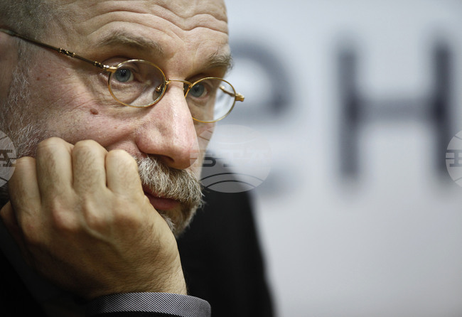 Писателят Борис Акунин е осъден задочно в Русия на 14 години лишаване от свобода