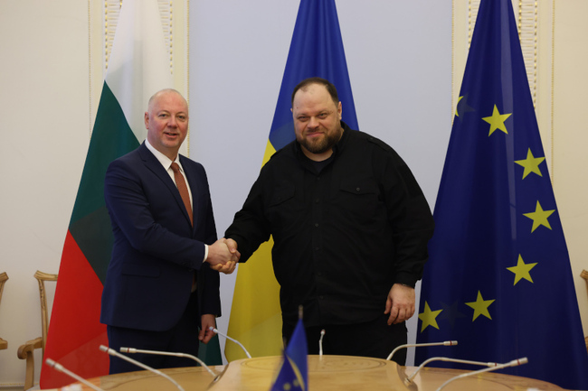 Народно събрание: Дългосрочният ангажимент на ЕС към Украйна е най-добрата гаранция за свободното и сигурно бъдеще на вашата страна, заяви председателят на Народното събрание Росен Желязков пред своя украински колега Руслан Стефанчук