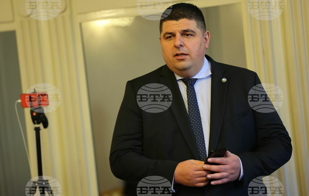 "Демократична България" ще подкрепи премиера в решението му за военния министър