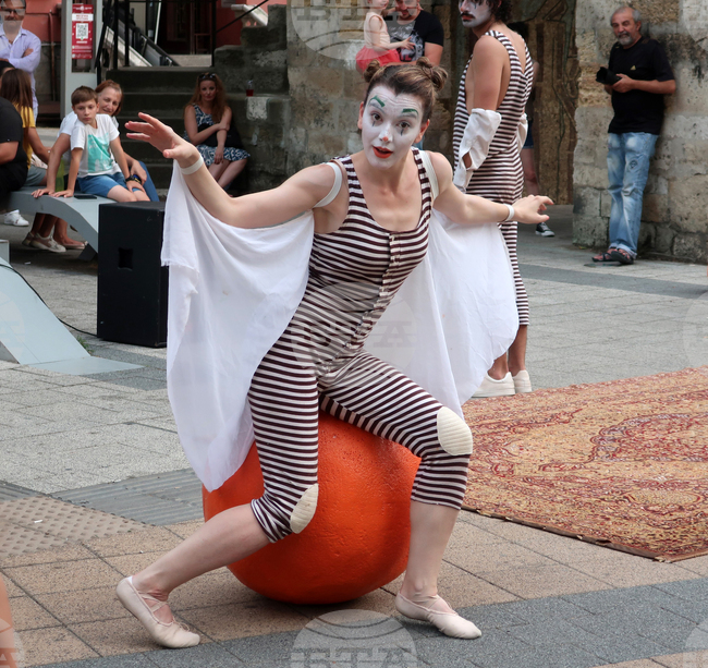 Плевен - „Шарено петле” - улична комедия