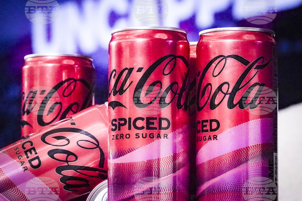 Приходите и печалбата на "Кока-Кола" надхвърлиха прогнозите заради стабилното търсене на газирани напитки