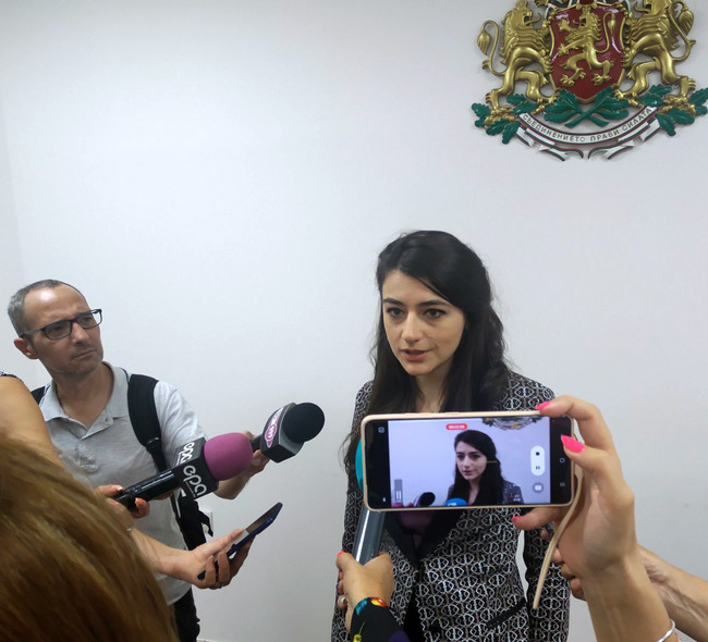 Ще се опитаме да осигурим мнозинство за законопроектите, свързани с Плана за възстановяване и устойчивост, каза Лена Бориславова в Ямбол