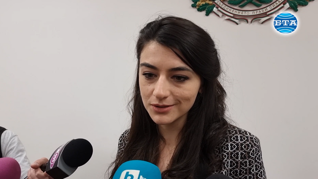 Ще се опитаме да осигурим мнозинство за законопроектите, свързани с Плана за възстановяване и устойчивост, каза Лена Бориславова в Ямбол