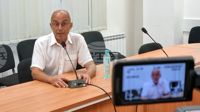 Липсата на педиатри затруднява работата на детското отделение на ямболската болница „Св. Пантелеймон” каза директорът ѝ д-р Панайот Диманов