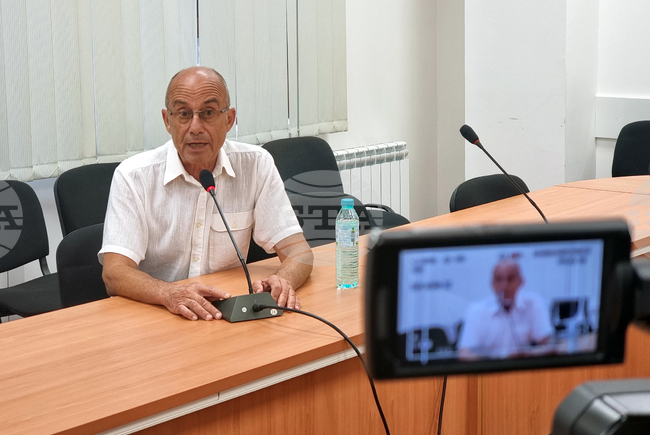 Липсата на педиатри затруднява работата на детското отделение на ямболската болница „Св. Пантелеймон” каза директорът ѝ д-р Панайот Диманов