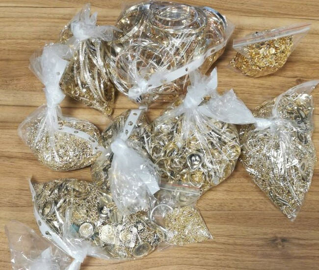 Контрабандни златни накити за над 110 000 лева откриха митническите служители на МП Капитан Андреево