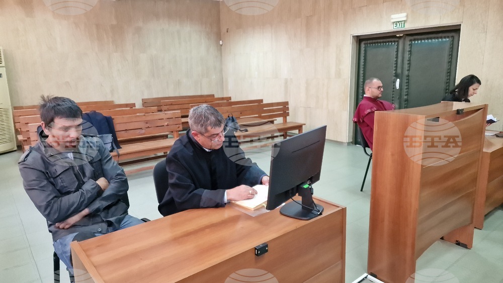 Осъдиха на пробация мъж от Чепеларе, счупил огледалата на девет автомобила за една нощ