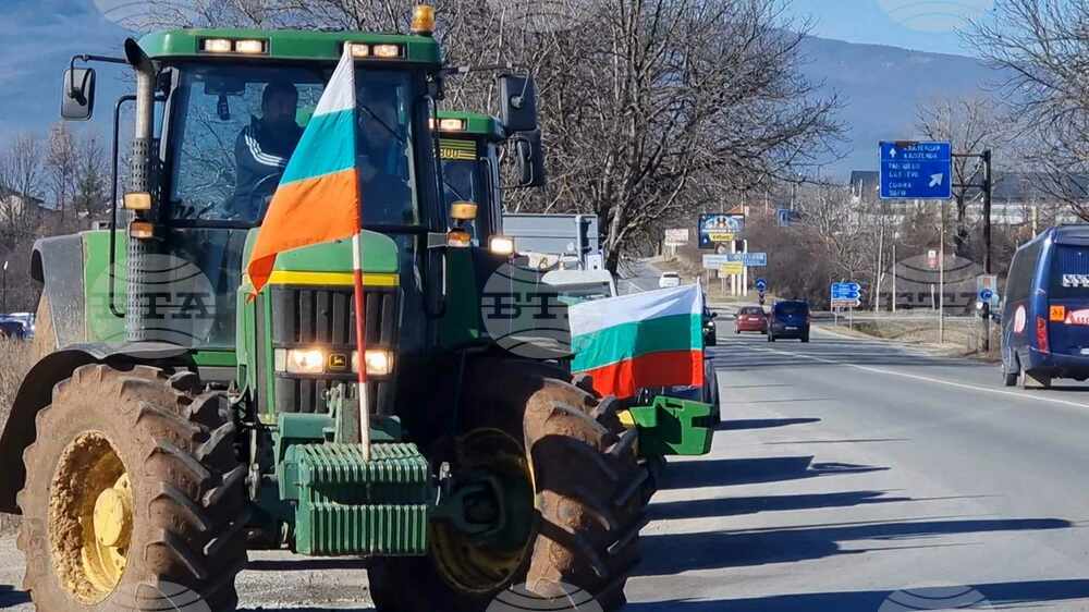 Земеделски производители от Кюстендил и утре ще блокират пътя край с. Слокощица