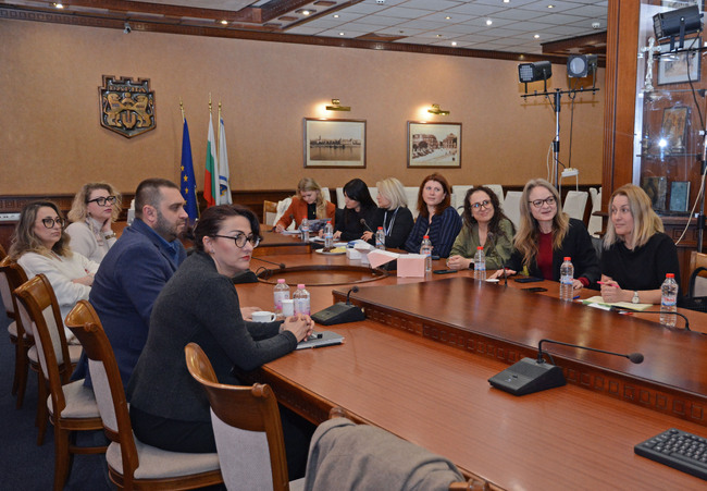 Община Варна: Заместник-кметът Снежана Апостолова взе участие в среща с представители на Върховния комисариат на ООН за бежанците в България и неправителствени организации