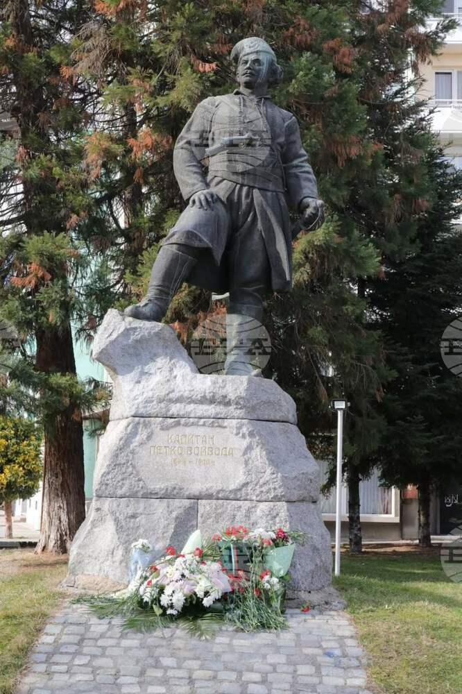 „Възраждане“-Хасково почете паметта на Капитан Петко войвода