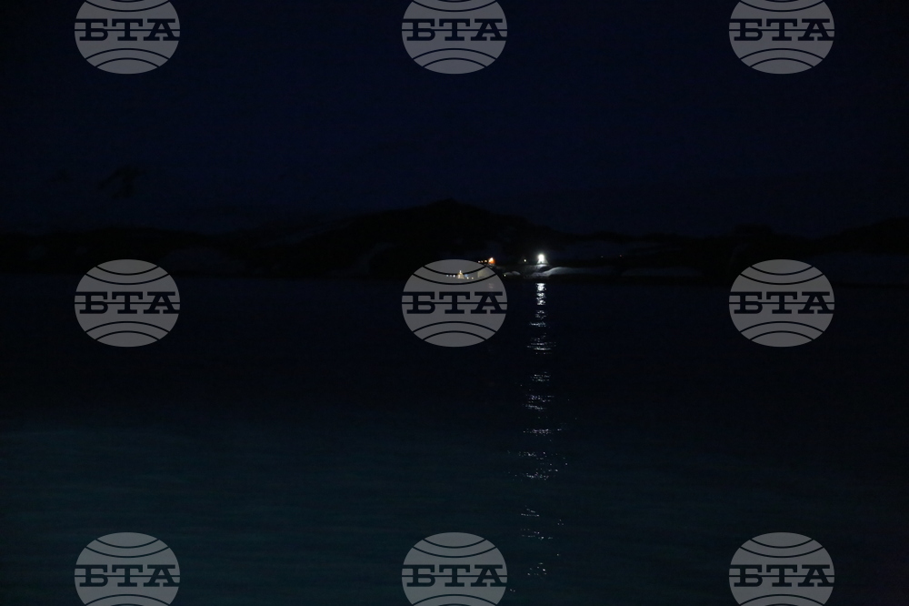 Полустров Байес - Военен научноизследователски кораб „Св. Св. Кирил и Методий“ - НИК 421