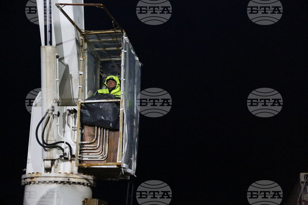 Полустров Байес - Военен научноизследователски кораб „Св. Св. Кирил и Методий“ - НИК 421